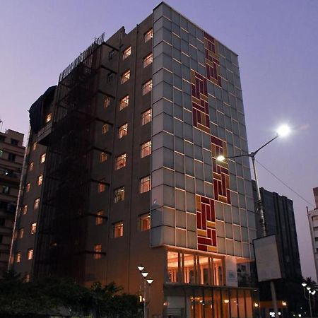 Lynq Aero Hotel Колката Екстериор снимка