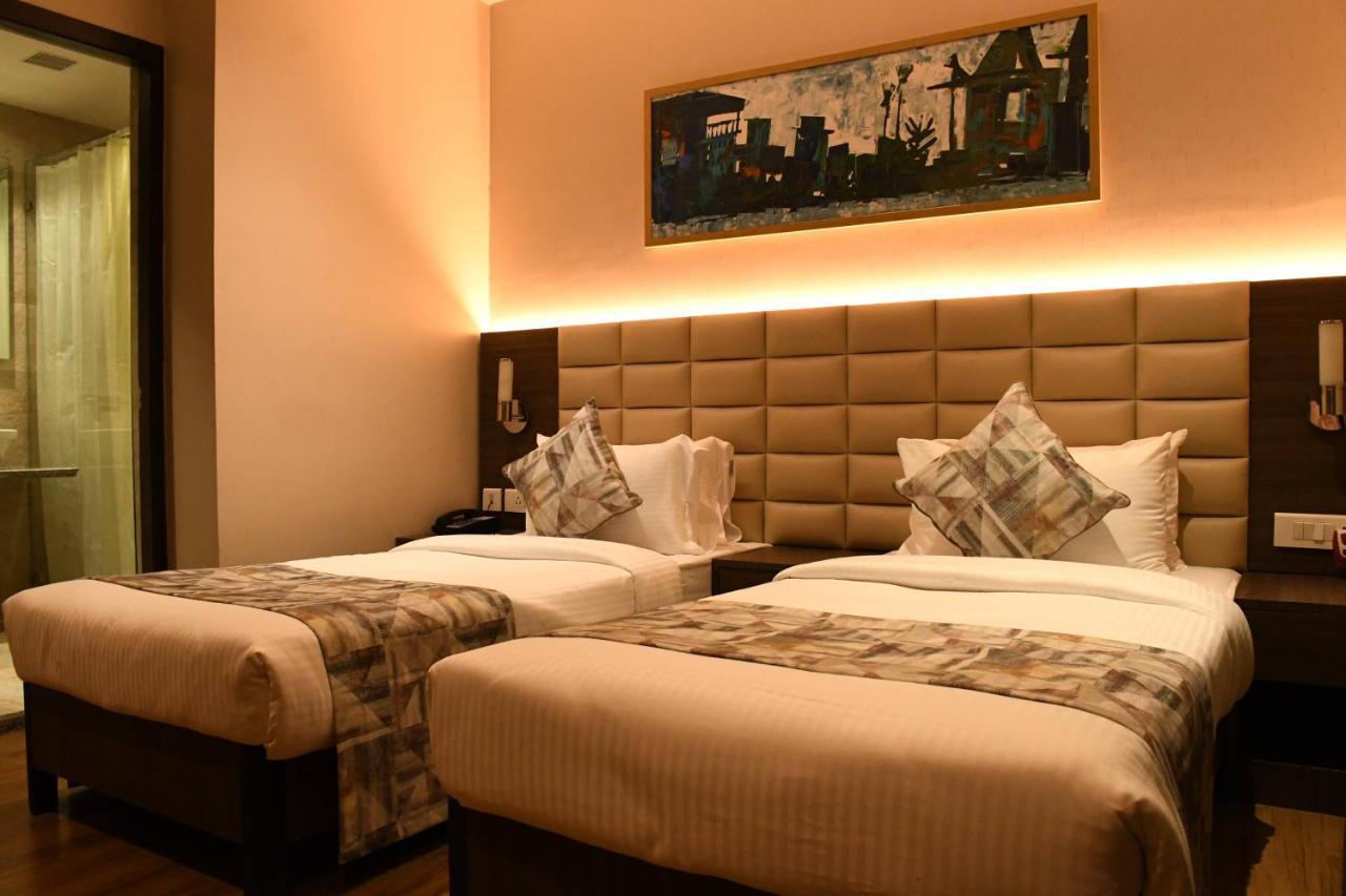 Lynq Aero Hotel Колката Екстериор снимка