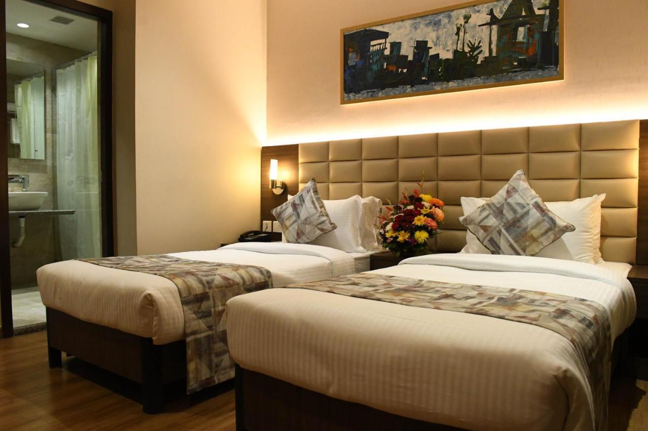 Lynq Aero Hotel Колката Екстериор снимка