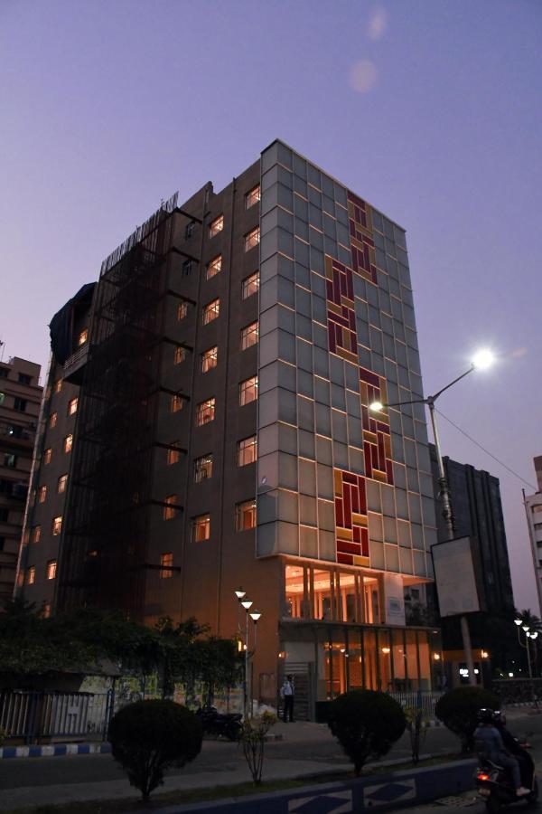 Lynq Aero Hotel Колката Екстериор снимка