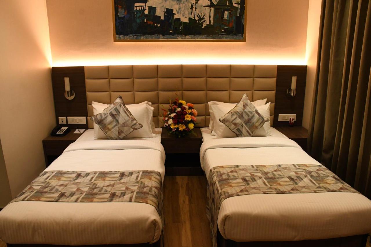 Lynq Aero Hotel Колката Екстериор снимка