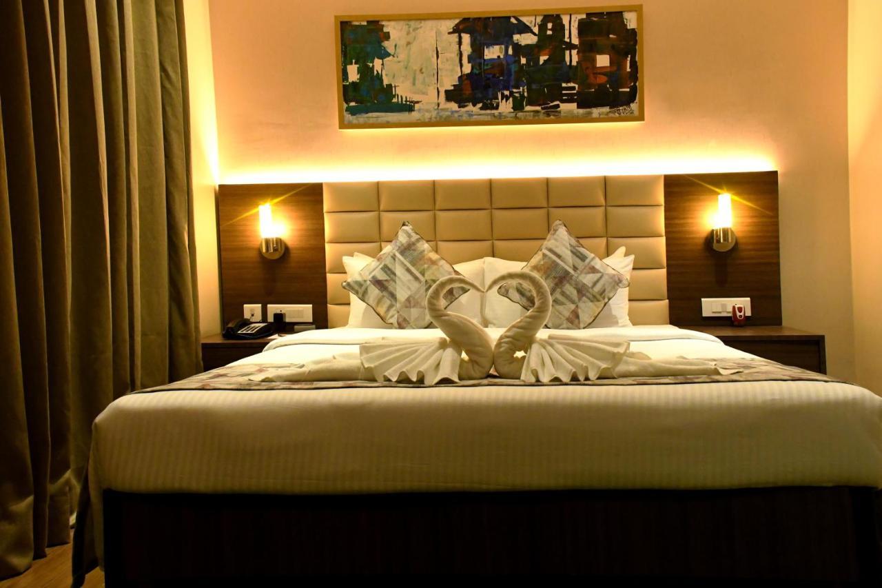 Lynq Aero Hotel Колката Екстериор снимка